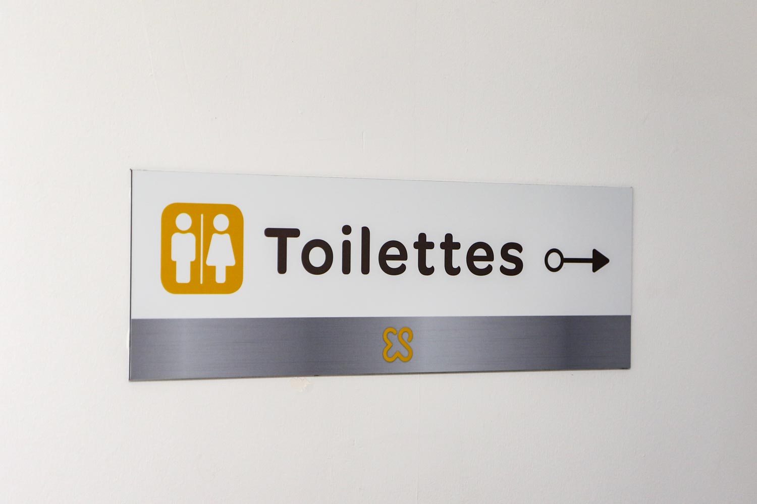 Panneau-toilettes-Signalétique-milieu-dédical-Toulon-Elsan-St-Michel-Clinique-Hopital-Var