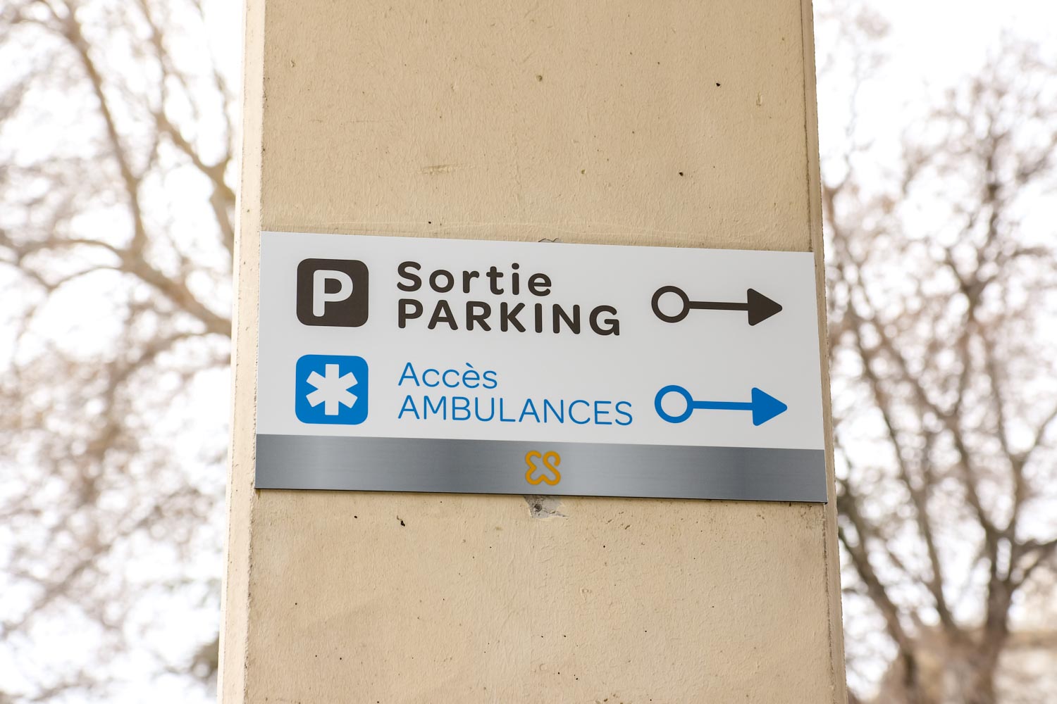 Panneau-parking-direction-Signalétique-milieu-dédical-Toulon-Elsan-St-Michel-Clinique-Hopital-Var